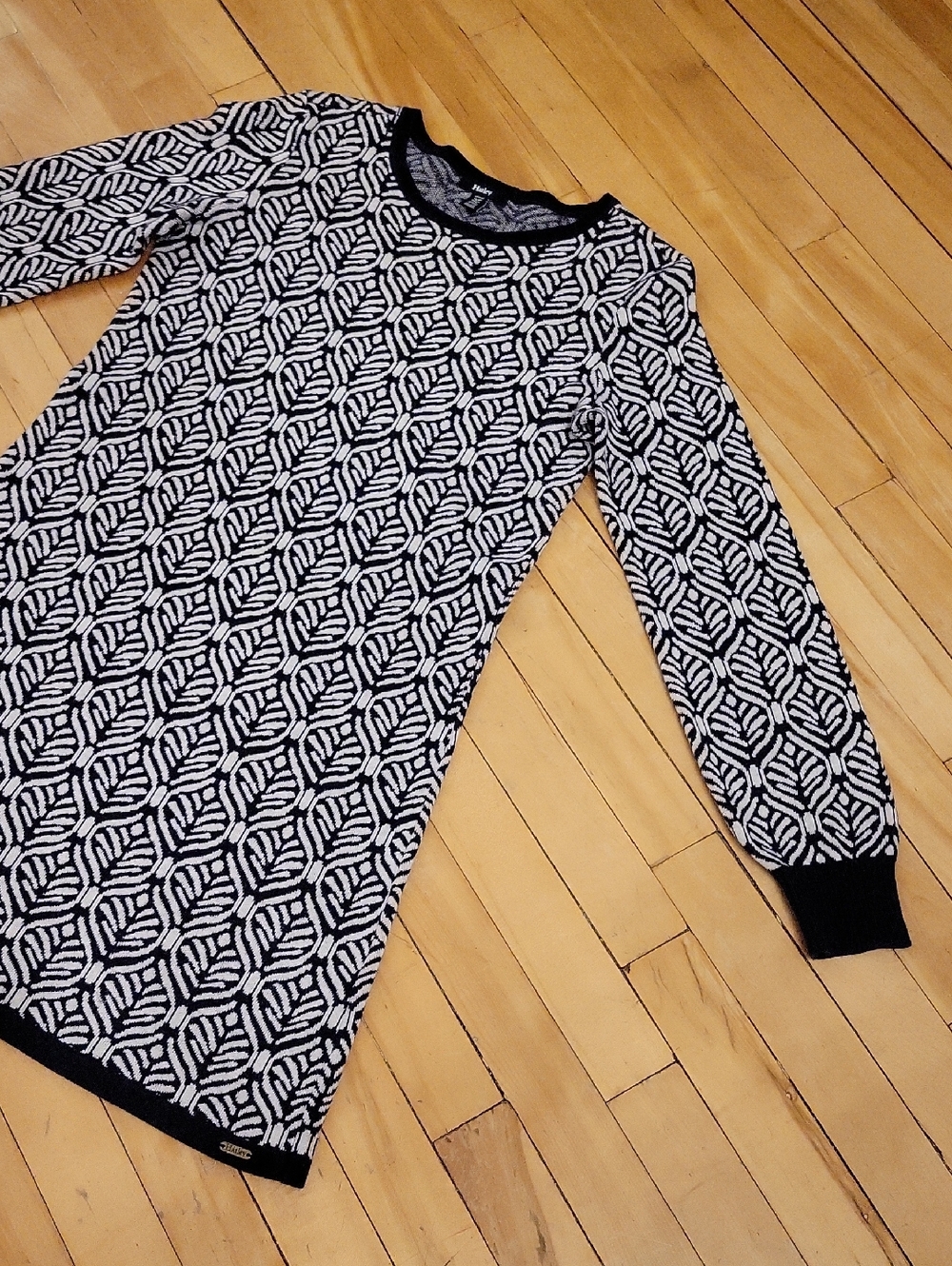 Hatley Navy and Cream Patterned Knit Top Size Small Cotton